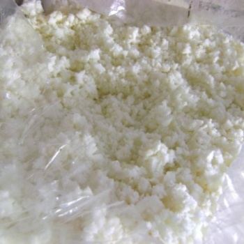 Spužva mljevena - pahuljice u pakiranjima od 1 kg i 10 kg – za tapeciranje, popunjavanje jastuka, madraca i dekorativnih elemenata.